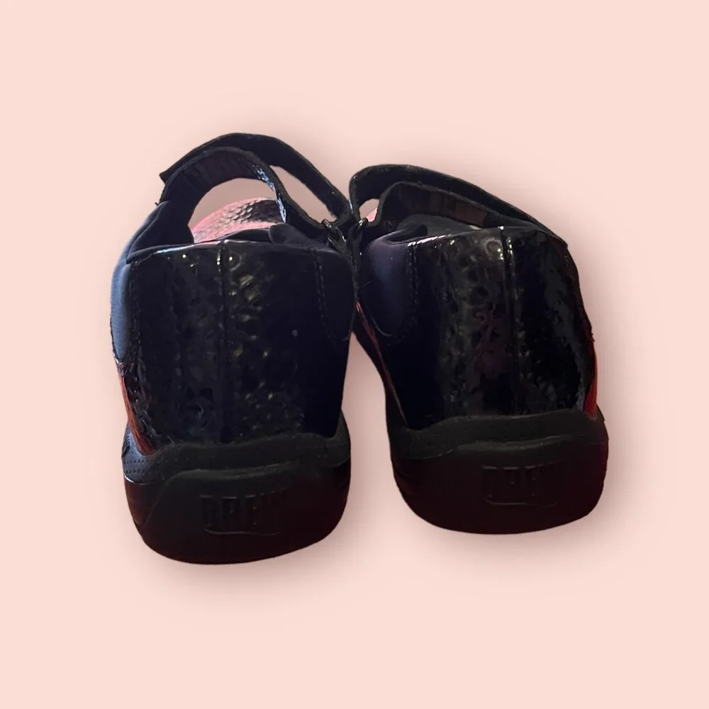 BERKEMANN BLACK BABYDOLL SHOE. SIZE 9 NARROW